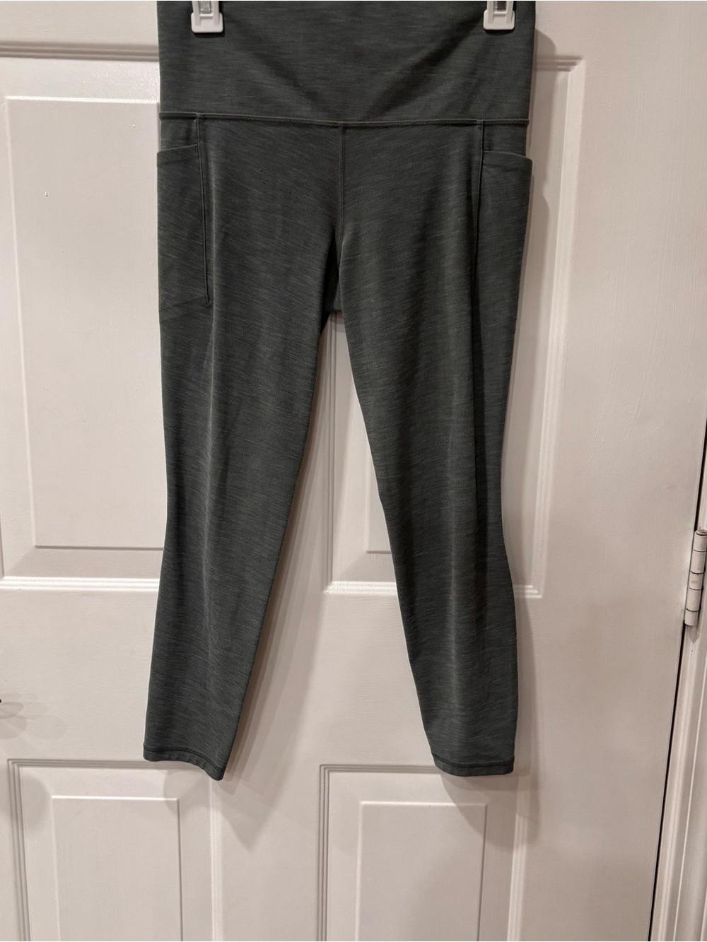 ATHLETA "Salutation Stash" High-Rise Pocket Tight Leggings Sage Green Size M